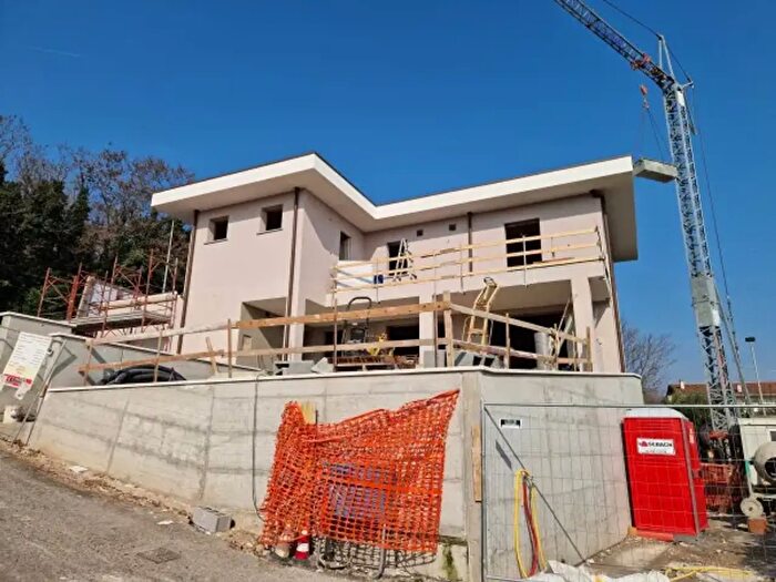 Appartamento quadrilocale in vendita in Via Vicina, Desenzano Del Garda