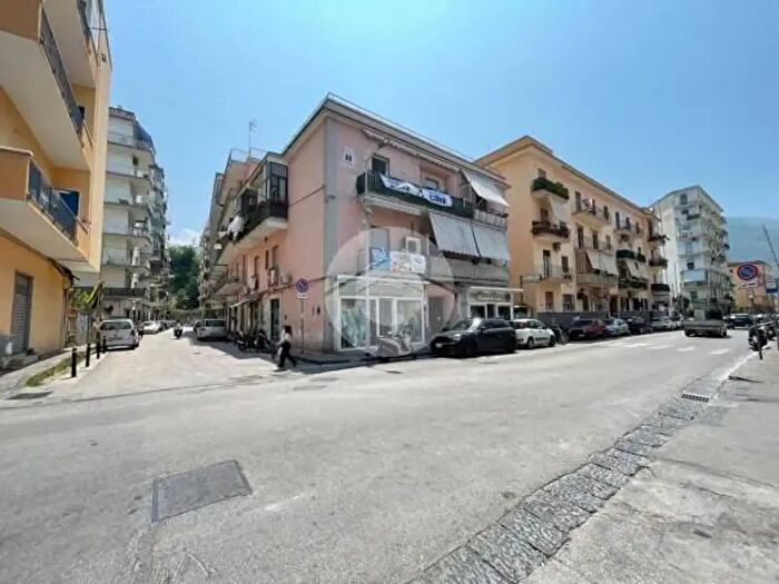 Appartamento trilocale in vendita in Via Claudio Galeno, Castellammare Di Stabia