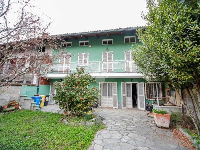 Casa con 6 locali in vendita in Via Canonico Carlo Notario, San Benigno Canavese
