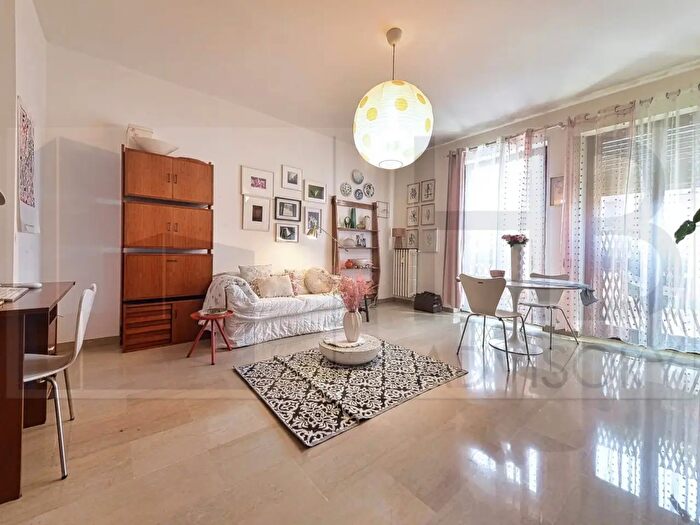 Appartamento trilocale in vendita in Via Emilio De Marchi, Milano