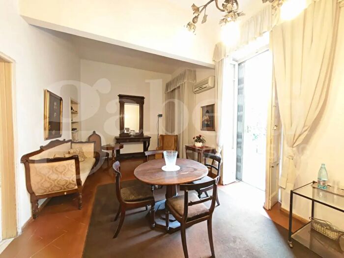 Casa con 5 locali in vendita in Via Doni, Firenze