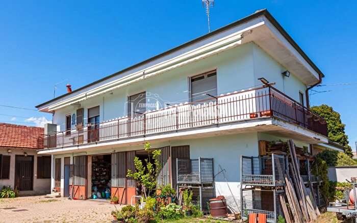 Case in Vendita e in Affitto - 2