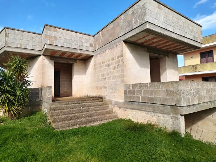 Casa con 6 locali in vendita in Via Papa Giovanni XXIII, Galatone