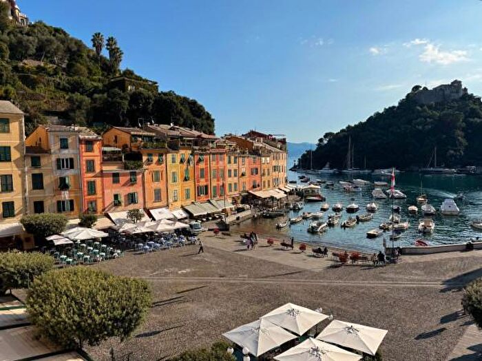 Appartamento trilocale in vendita in Piazza Martiri dellOlivetta, Portofino