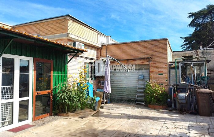 Casa trilocale in vendita in Via Bitritto, Bari