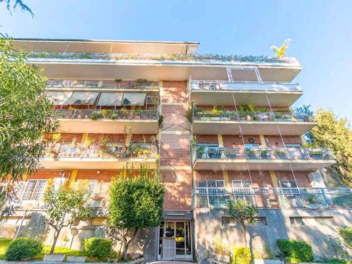 Appartamento trilocale in vendita in Via del Nuoto, Roma