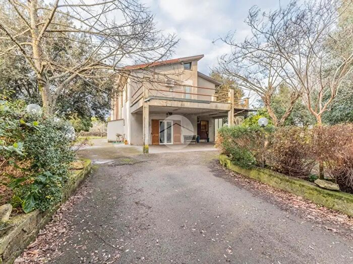 Casa con 8 locali in vendita in Località Scalette, Gallese