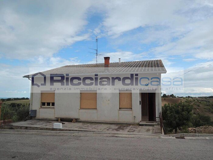Casa con 6 locali in vendita in SantElpidio A Mare