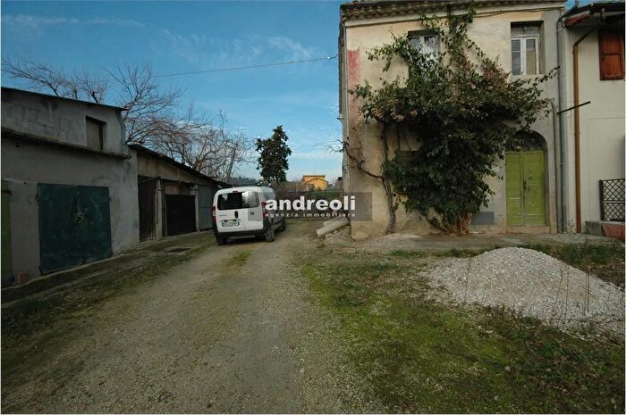 Casa con 5 locali in vendita in Jesi