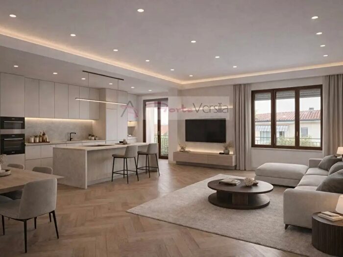 Appartamento con 5 locali in vendita in Via S Leonardo, Massa