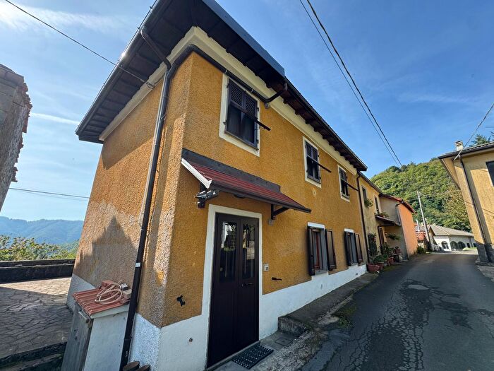 Casa con 5 locali in vendita in Pontremoli
