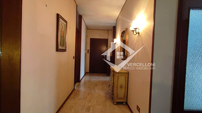 Appartamento quadrilocale in vendita in Via Cernaia, Novara