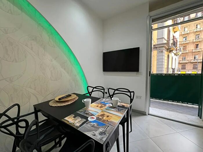 Appartamento monolocale in affitto in Via Serapide, Napoli