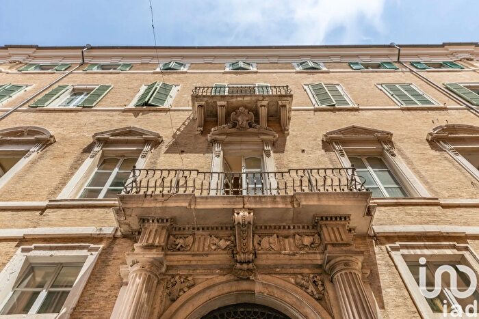 Appartamento con 12 locali in vendita in Corso Giuseppe Mazzini, Ancona