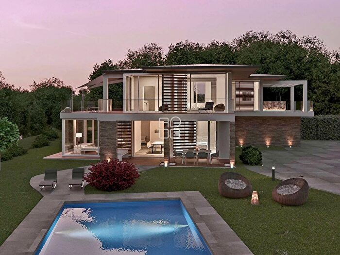 Casa con 11 locali in vendita in Via Enrico Fermi, Soiano Del Lago