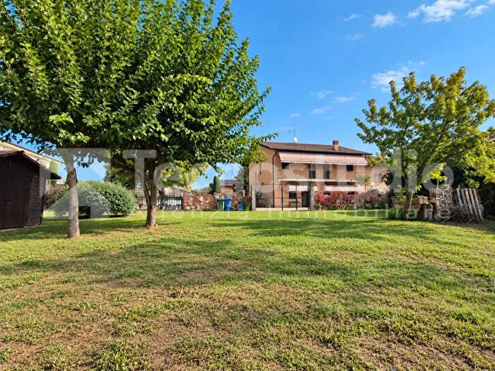 Casa con 5 locali in vendita in Via Casetta, Veronella