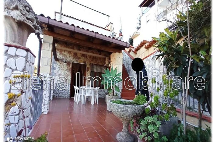 Casa con 7 locali in vendita in Alcamo