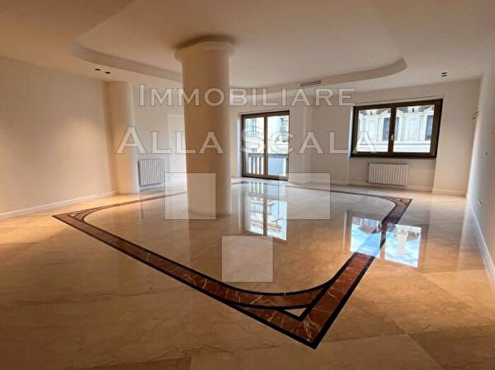 Appartamento trilocale in affitto in Via Pietro Verri, Milano