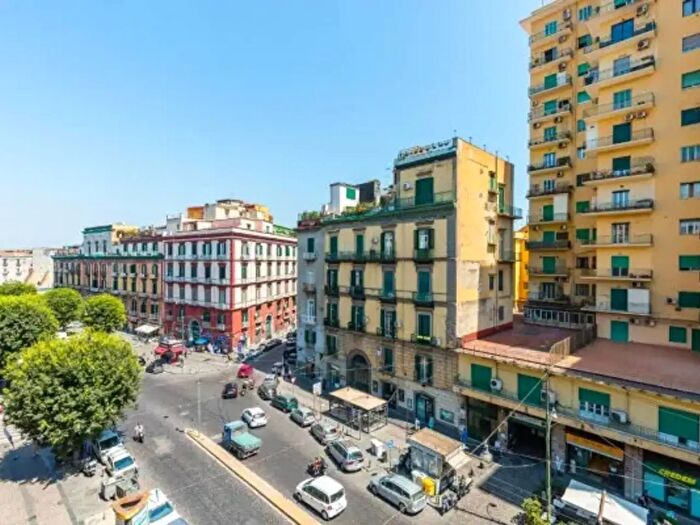 Appartamento quadrilocale in vendita in Via Foria, Napoli