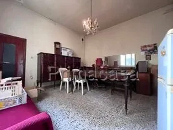 Casa con 11 locali in vendita in Novellara