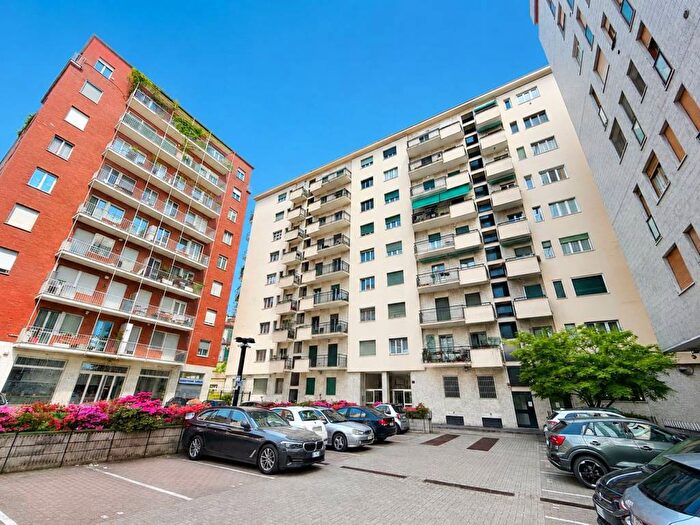 Appartamento trilocale in affitto in Via Nino Bonnet, Garibaldi Corso Como, Milano