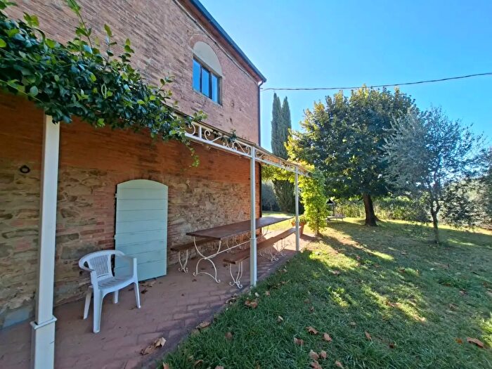 Casa con 7 locali in vendita in Peccioli