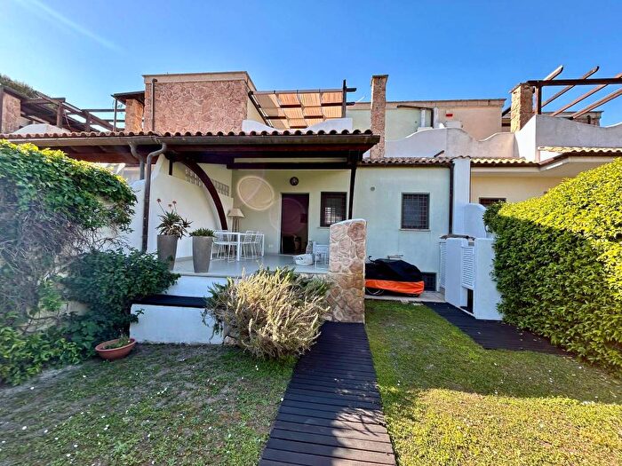 Casa quadrilocale in affitto in Via Porto San Giorgio, Fregene, Fiumicino