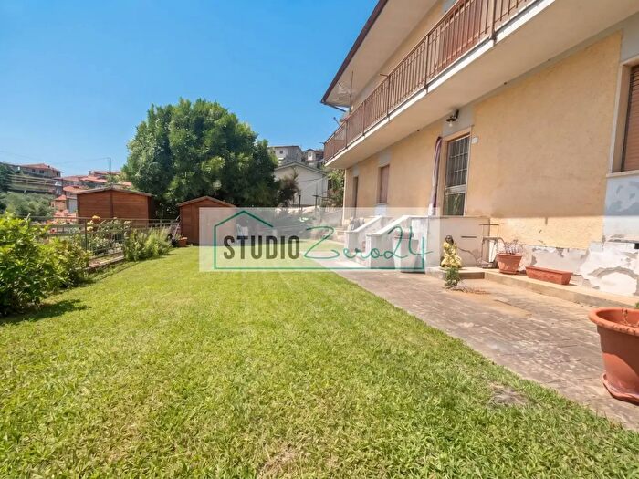 Casa con 6 locali in vendita in Via Giorgetto, Montignoso
