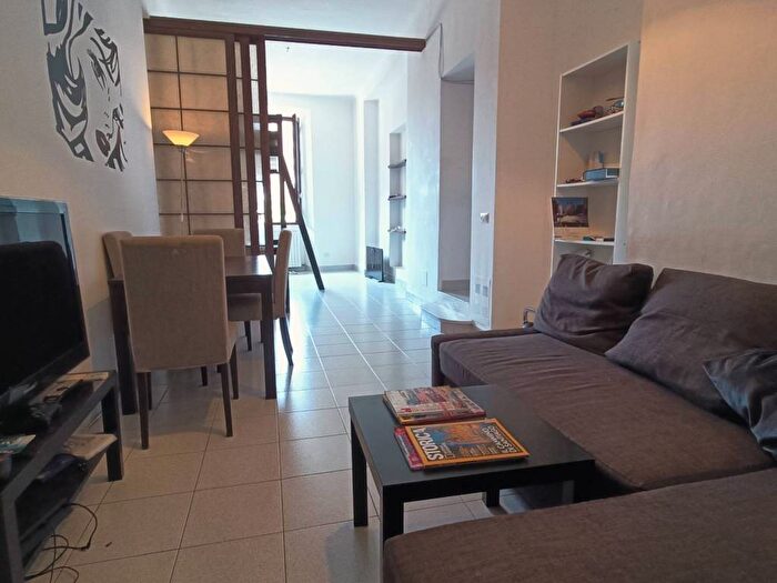 Appartamento trilocale in affitto in Alzaia Naviglio Pavese, Navigli Darsena, Milano
