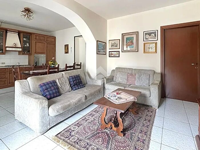 Appartamento quadrilocale in vendita in Piazza Alcide De Gasperi, Cadorago