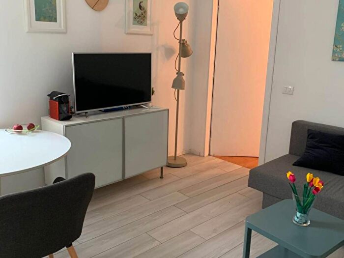 Appartamento bilocale in affitto in Via Gustavo Fara, Centrale, Milano