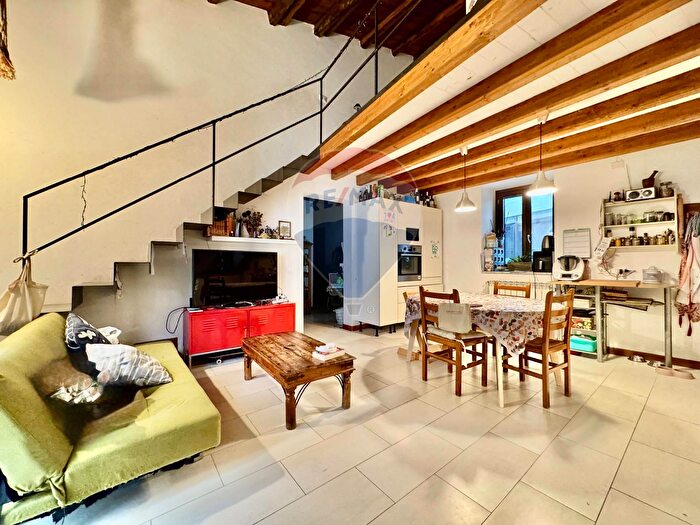 Appartamento con 5 locali in vendita in Vicolo Chiesa di SantOrsola, Palermo