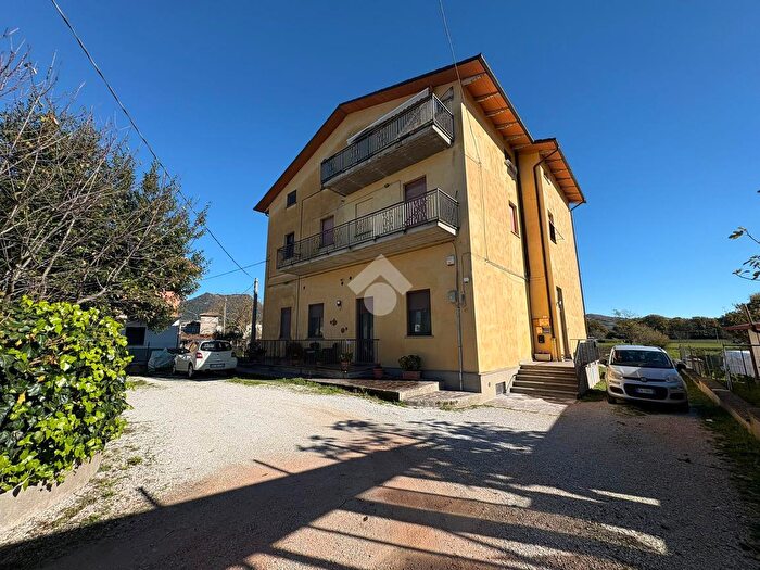 Appartamento trilocale in vendita in Via Europa, Gubbio