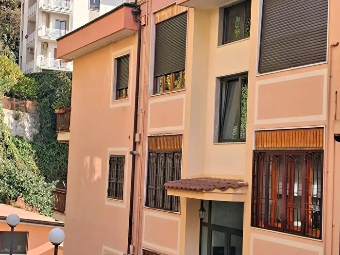 Appartamento con 6 locali in vendita in Viale dei Tigli, Salerno