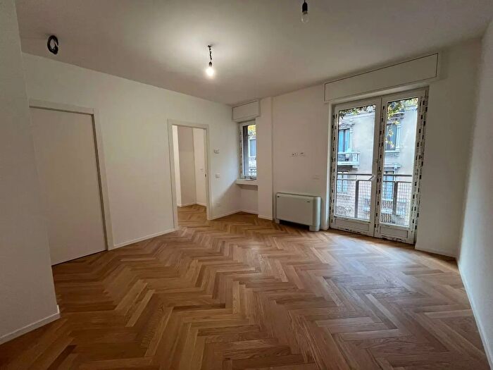 Appartamento trilocale in vendita in Via Macchi, Milano