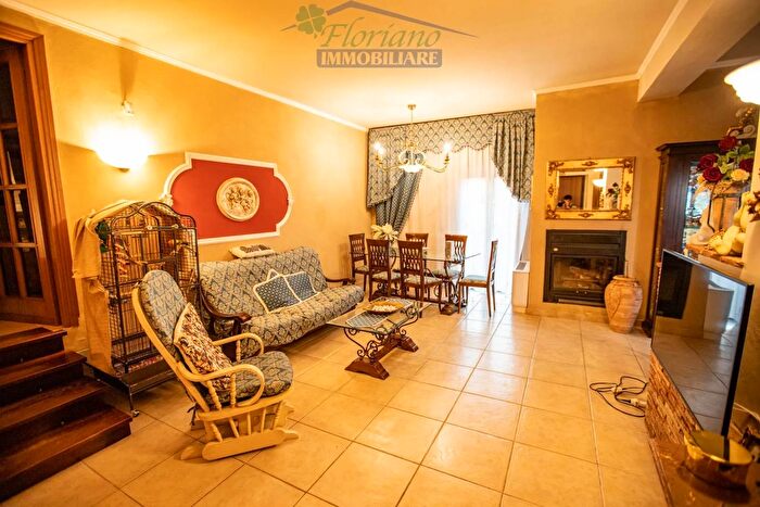 Casa quadrilocale in vendita in Strada Provinciale Pescia Romana, Montalto Di Castro