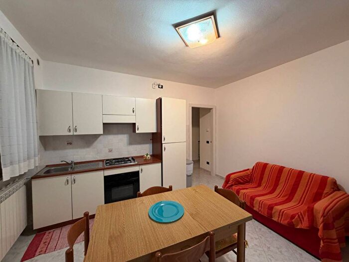 Appartamento trilocale in affitto in Via Bottelli, Centro, Arona