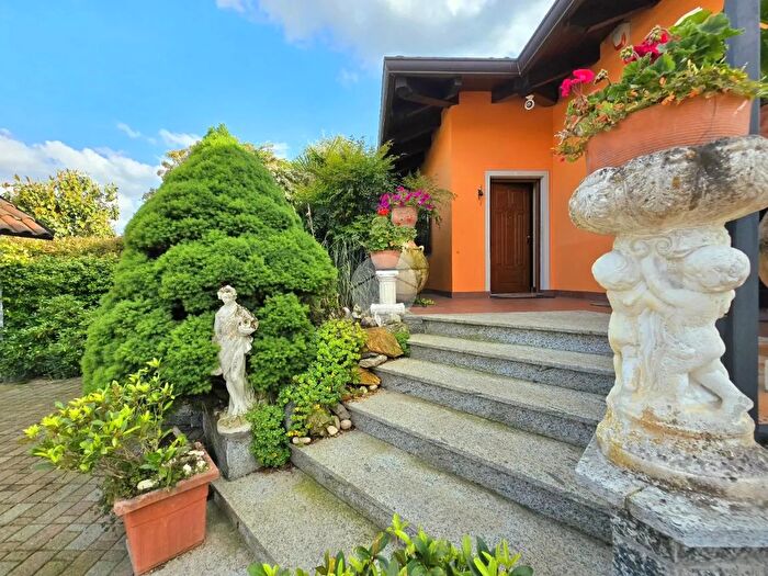 Casa con 7 locali in vendita in Via Falcone E Borsellino, Rivarossa