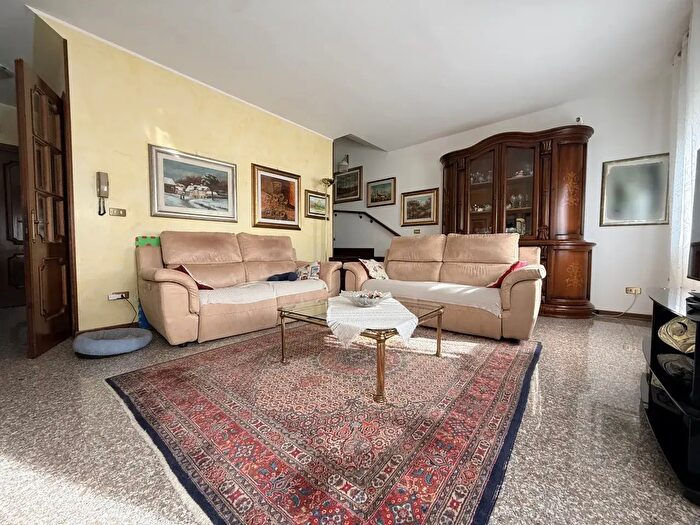 Casa con 5 locali in vendita in Via Cavour, Vigasio