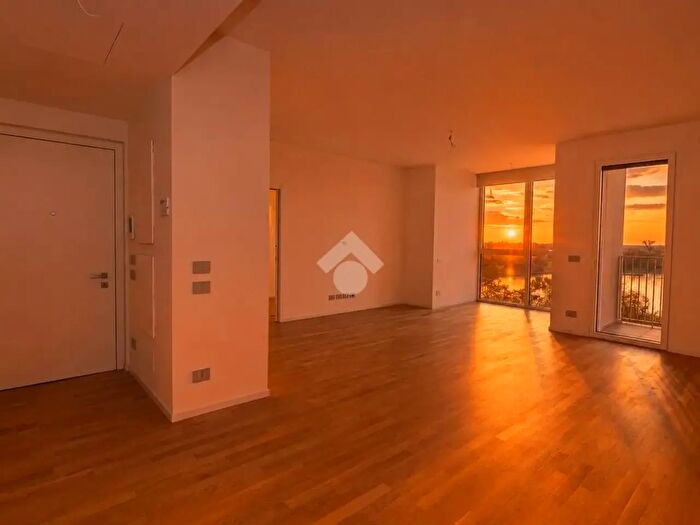 Appartamento quadrilocale in vendita in Via Novembre, Basiglio