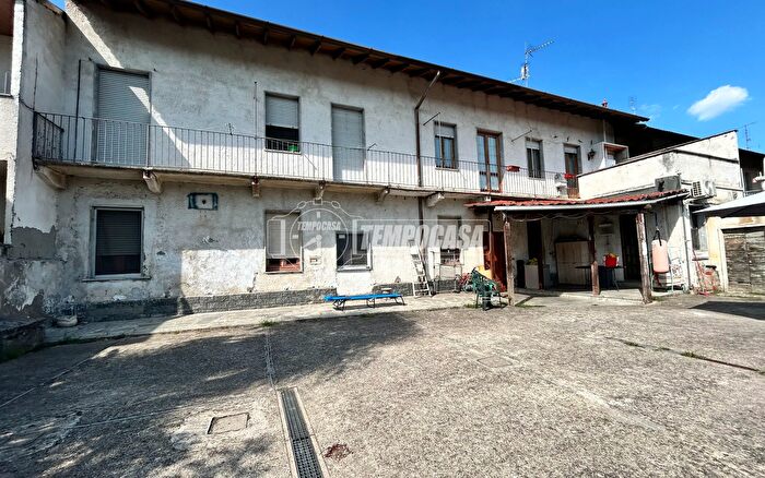 Casa con 6 locali in vendita in Via Bezzecca, Magnago