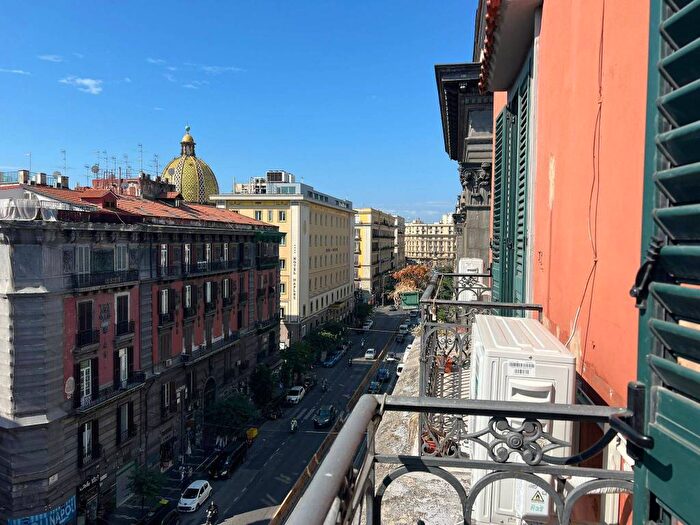 Appartamento bilocale in affitto in Corso Umberto I, Tribunali, Napoli
