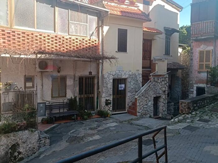 Appartamento trilocale in vendita in Santi Cosma E Damiano