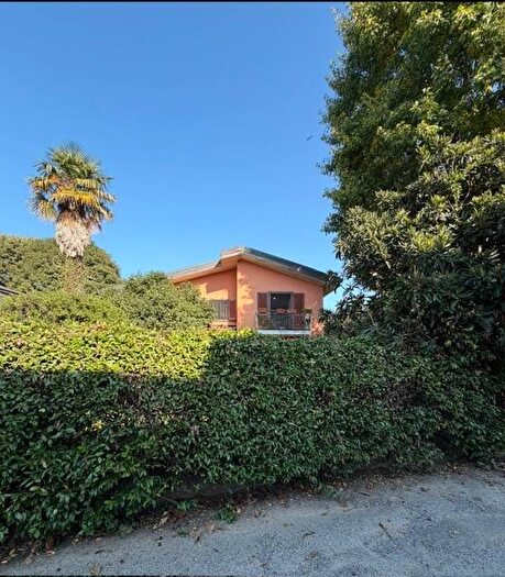 Casa quadrilocale in vendita in Via Mulino dei Boschi, Centro, Ispra