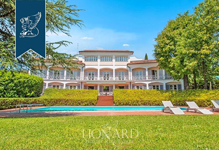 Casa con 5 locali in vendita in Lucca