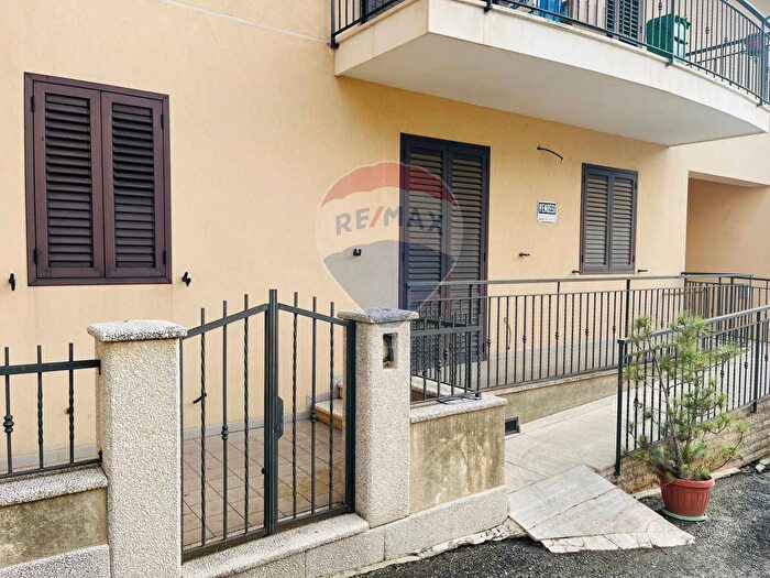 Appartamento con 7 locali in vendita in Via Feliciano Rossitto, Giarratana