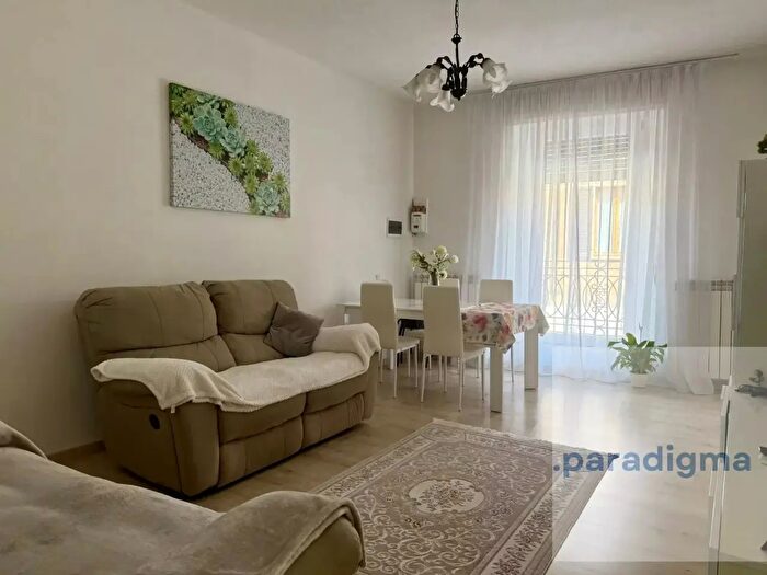 Appartamento quadrilocale in vendita in Via Roma, Sale