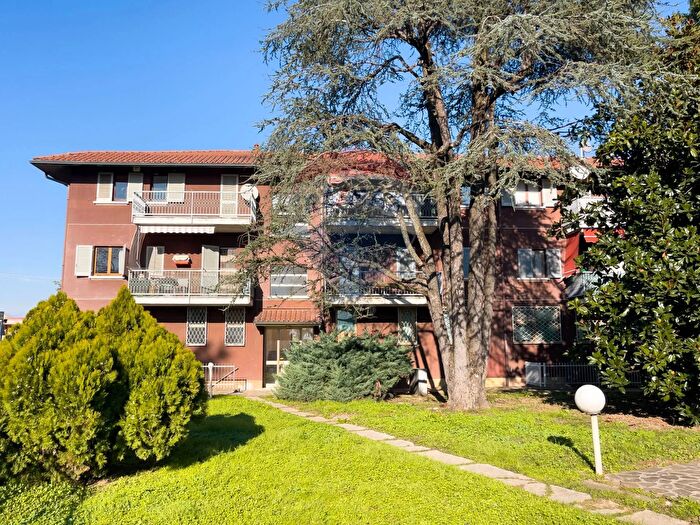 Appartamento trilocale in vendita in Via VVeneto, Capriate San Gervasio