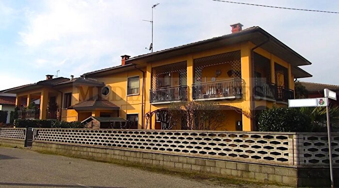 Appartamento con 5 locali in vendita in Via Roma N°, Garlasco