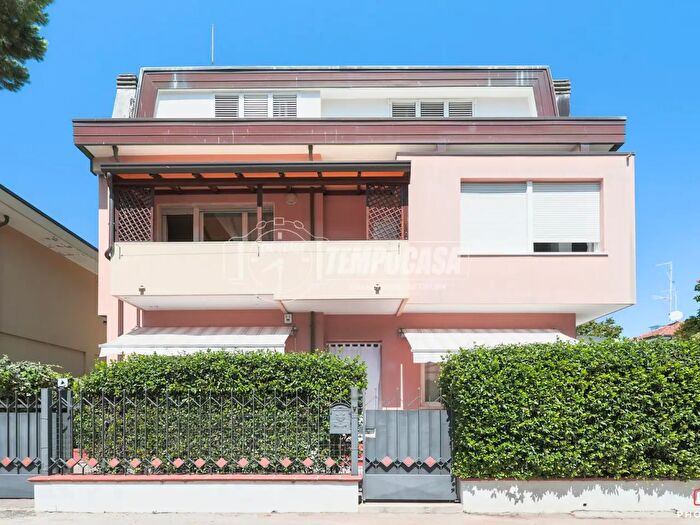 Appartamento con 6 locali in vendita in Viale Ugo Bassi, Riccione